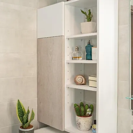 Frank's Place - Private Parking Argostoli (Kefalonia)