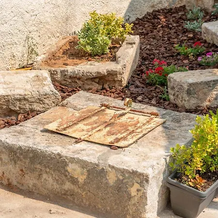 Frank's Place - Private Parking Argostóli