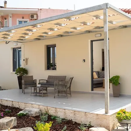 Frank's Place - Private Parking