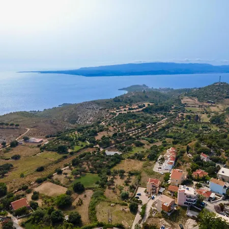 Frank's Place - Private Parking Tatil Evi